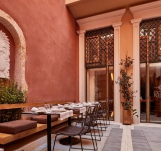 Domus Renier dining