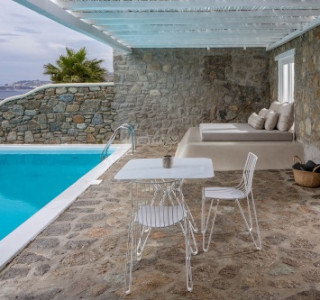Bill and Coo Suites room with pool