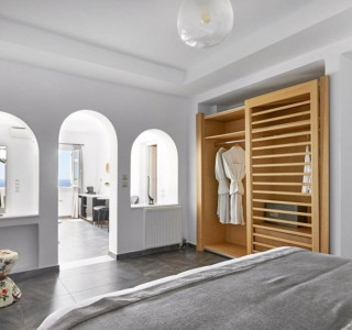 Petit Palace Suites Santorini