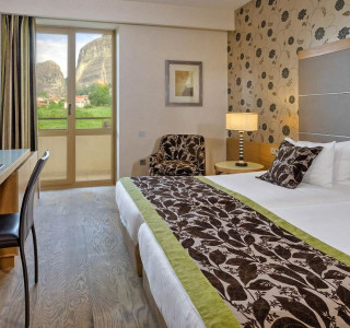 Divani Meteora Hotel Deluxe Suite 900x600