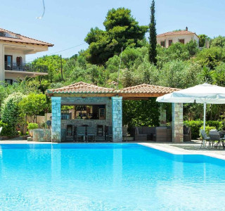 Hotel Europa Pool 900x600