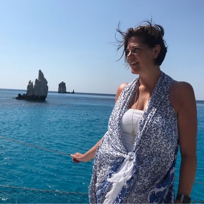 Shannon standing in front of the ocean in Greece